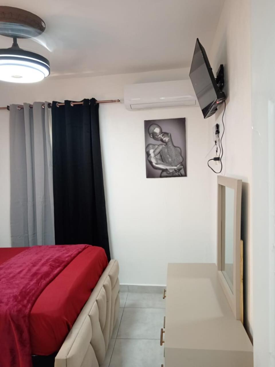 Apartamentos De 1 2 Y 3 Habitaciones サンティアゴ・デ・ロス・カバリェロス エクステリア 写真