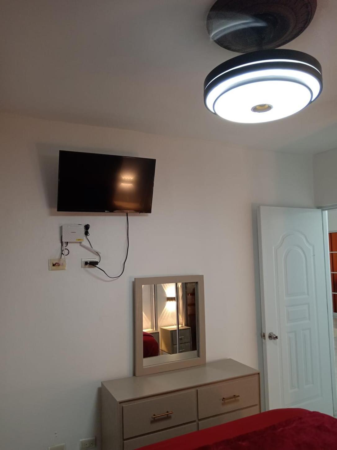 Apartamentos De 1 2 Y 3 Habitaciones サンティアゴ・デ・ロス・カバリェロス エクステリア 写真