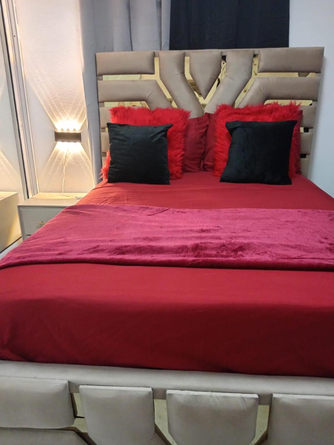 Apartamentos De 1 2 Y 3 Habitaciones サンティアゴ・デ・ロス・カバリェロス エクステリア 写真